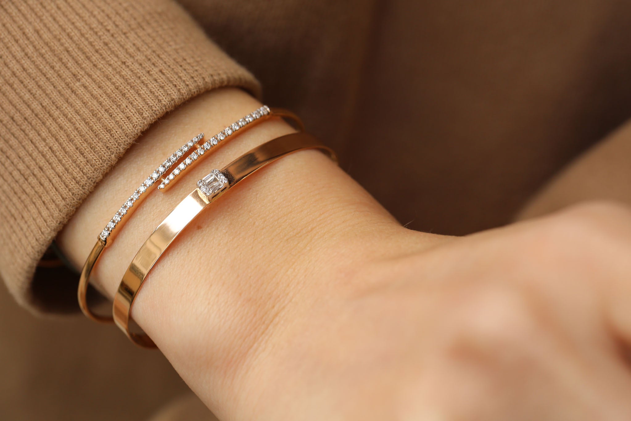 Claw White Bangle