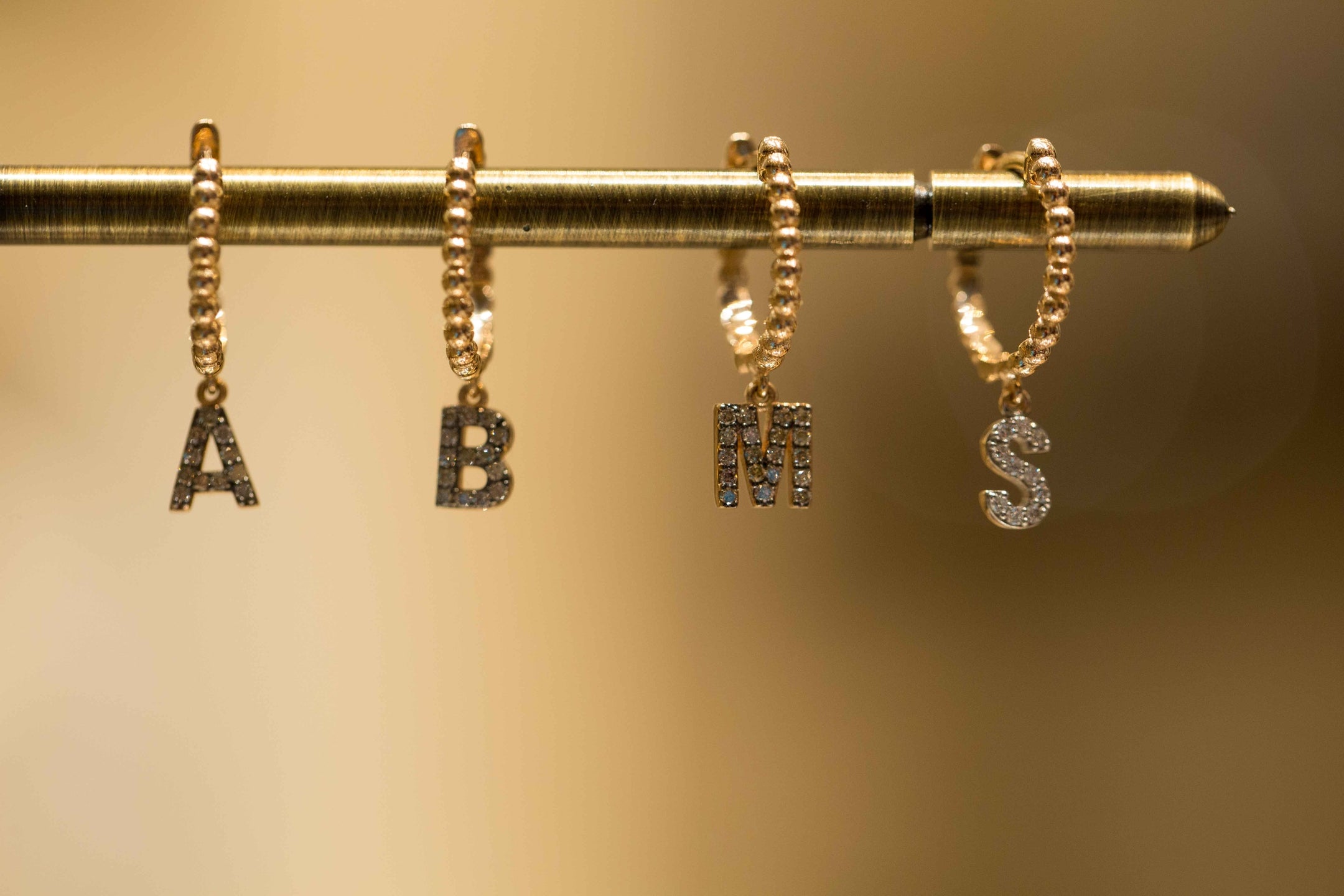 Harf Pırlanta Küpe